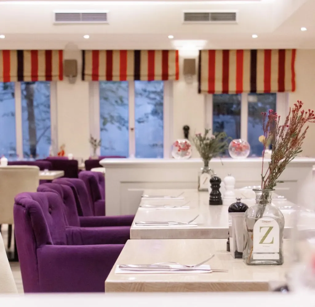 Innenraum des kroatischen Restaurants Dalmatien in Westerland auf Sylt